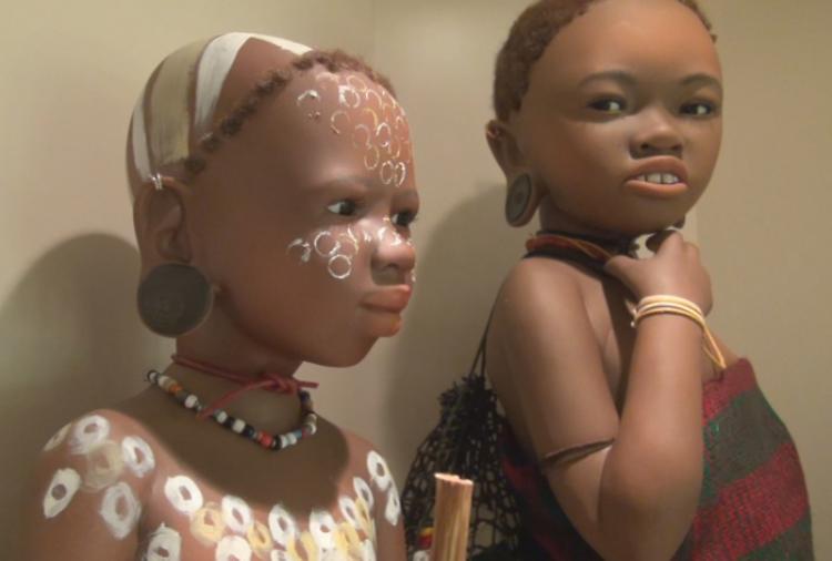 Bambole etniche. Esposizione di oggetti originali e preziosi