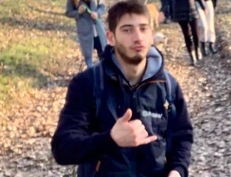 Scomparso, l'appello dei genitori e del sindaco: &laquo;Aiutateci a trovare Christian&raquo;