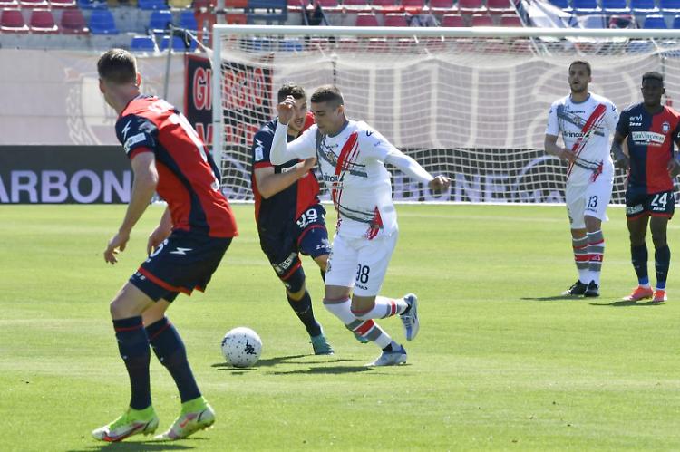 Calcio, Crotone - Cremonese aggiornamenti dalle ore 15