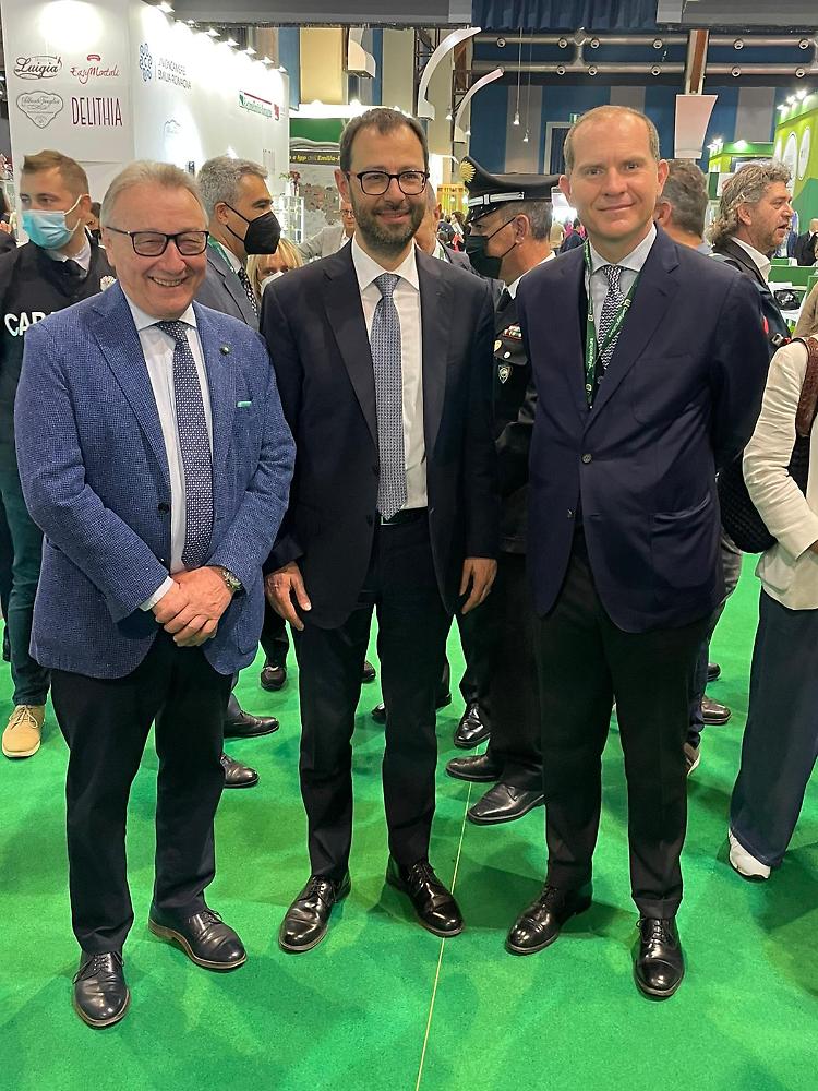 Patuanelli, agricoltura settore primario dato per scontato
