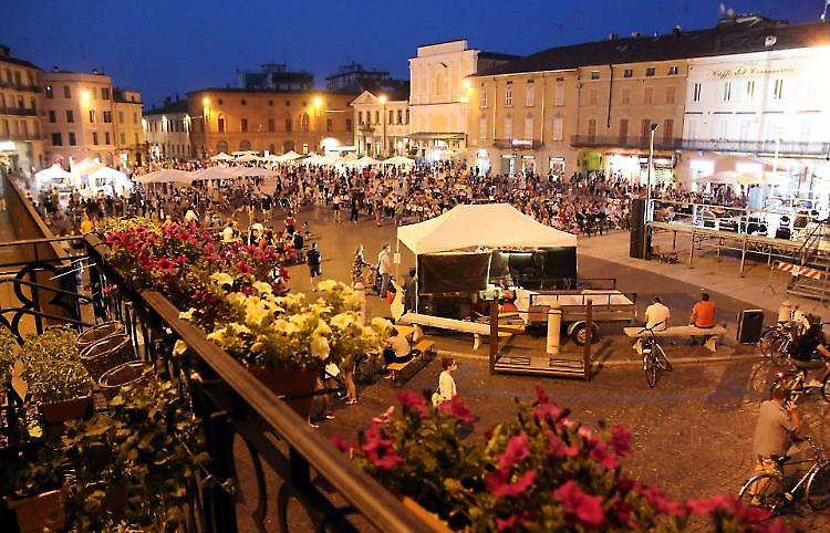 Musica con Azoto Liquido + Mercatini + Street Food