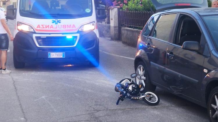 Bambino di 4 anni investito in bicicletta