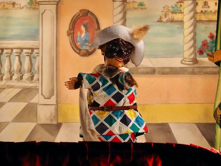 "Arlecchino malato d'amore" spettacolo di burattini