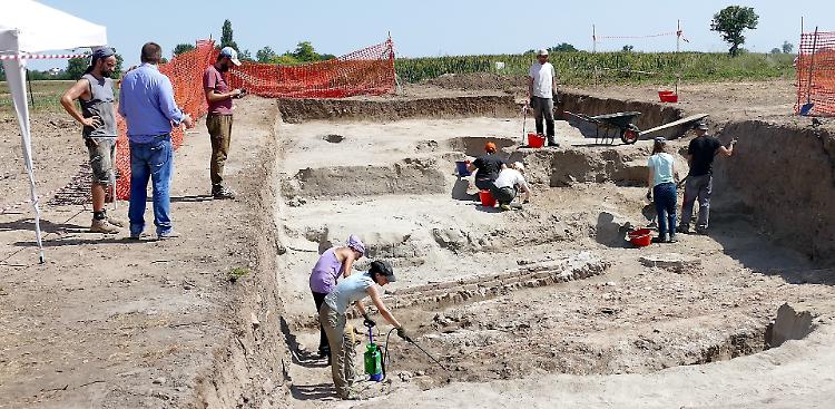 Bedriacum, dagli scavi spunta un tratto della via Postumia