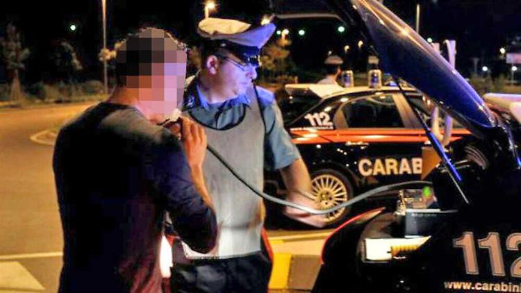 guida in stato di ebbrezza: denunciata una 31enne d sanzionato amministrativamente un 40enne