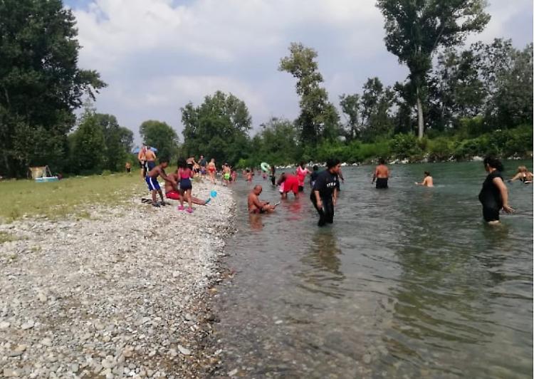 Oglio e Serio Morto, «Tuffi nel fiume? Da evitare», ma intere famiglie nell’acqua 