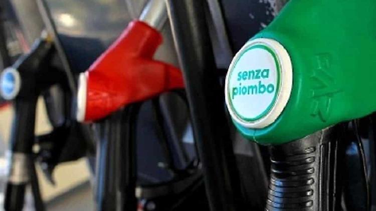  Benzina: la verde ancora in calo a 1,770 euro al litro 