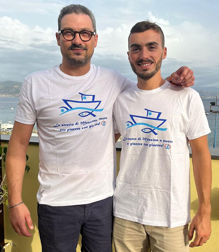 A nuoto nello stretto, l'impresa di Scebba e Longhi