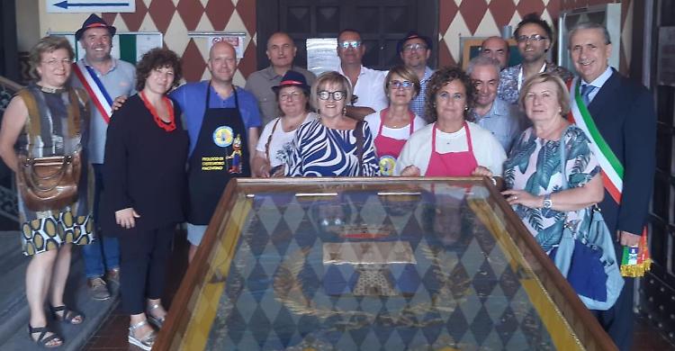 Castelvetro, la Sagra dello scalogno firma il patto di amicizia con Busnes