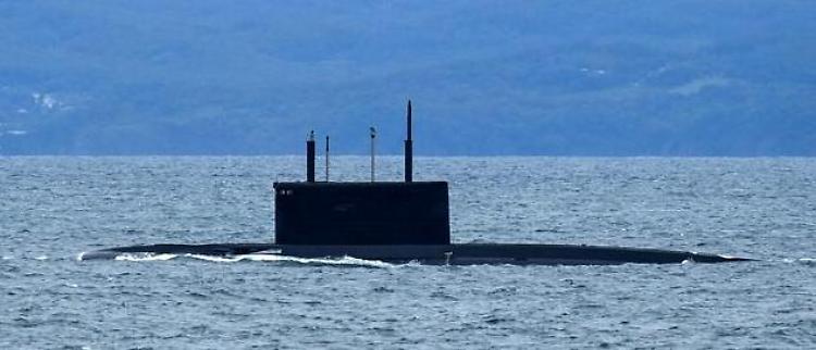Il sottomarino russo Belgorod nei mari artici, allerta della Nato