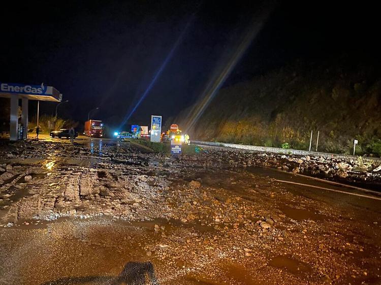 Maltempo: frane e allagamenti a Maratea, oggi scuole chiuse