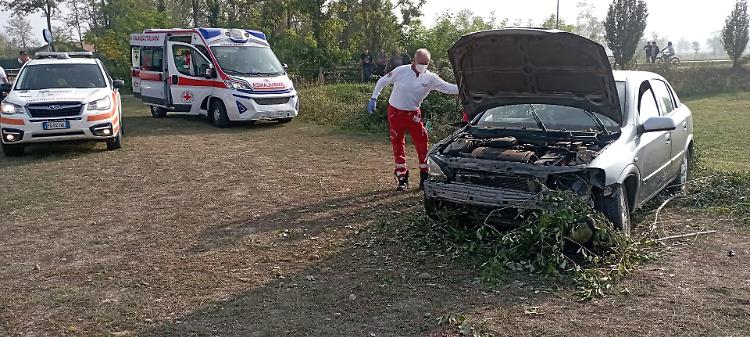Fuori strada a Nosadello, due feriti