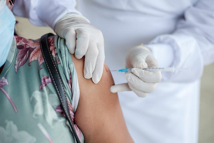 Vaccino antinfluenzale: come prenotarsi e domande frequenti