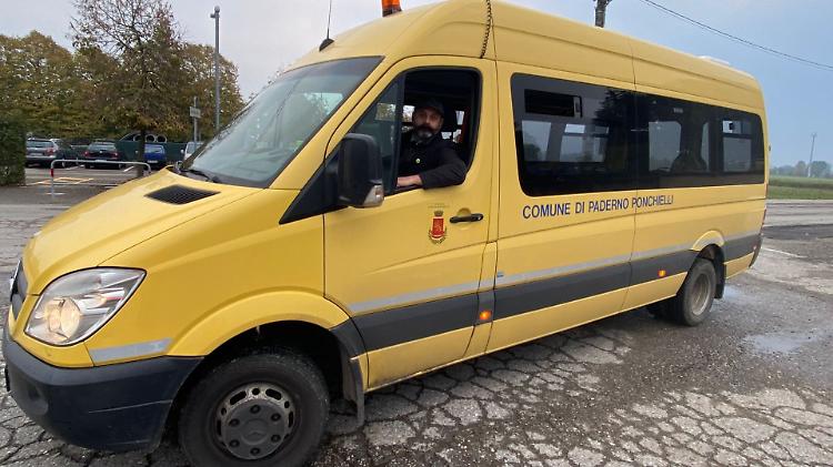Il sindaco consegue la patente D per guidare lo scuolabus