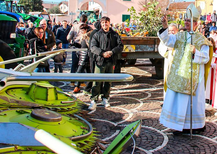 Festa del Ringraziamento, appello del vescovo Gianotti: «Abbiate cura della terra»