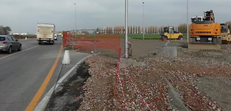 Rotonda «salvavita» avanti tutta: stop all'incrocio rischioso