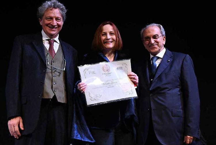 Un saggio sulle dive rivali. Il 'Pirandello' a Michela Zaccaria