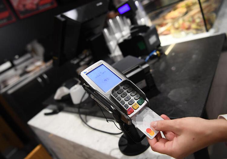 Manovra: soppressa la norma sul pos, prorogato il bonus mobili