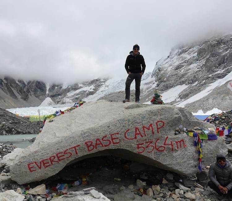 Sui ghiacci dell'Himalaya: &laquo;Ho rinunciato alla vetta  L&rsquo;ho fatto per i miei figli&raquo;