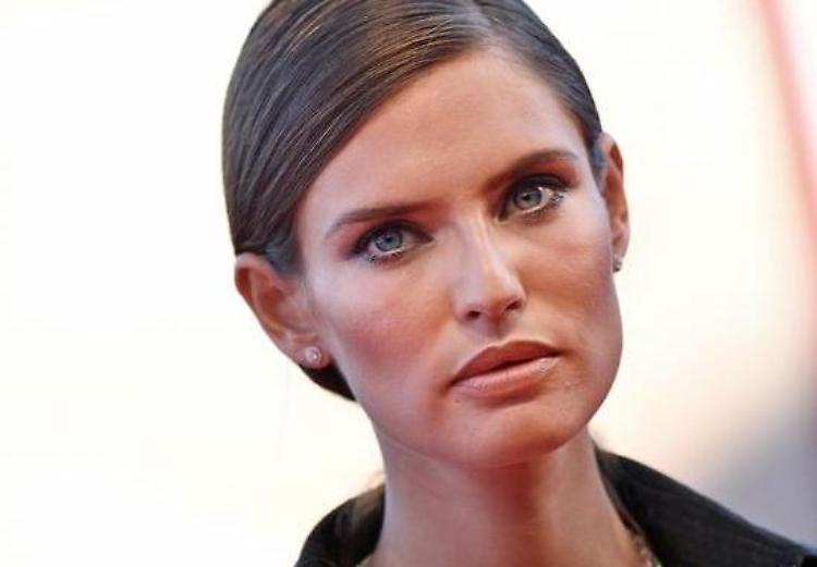 Bianca Balti nuda su Instagram con cicatrici della mastectomia