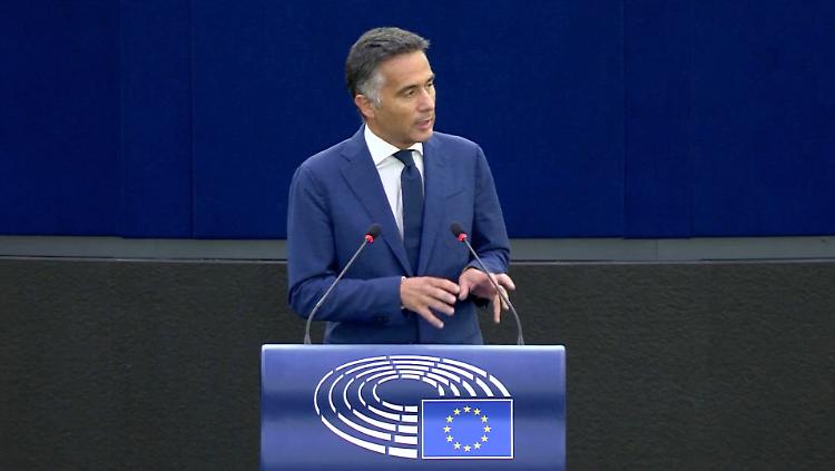 Batterie, Salini: «Crescono gli investimenti cinesi in Ue, sostenere le nostre imprese »