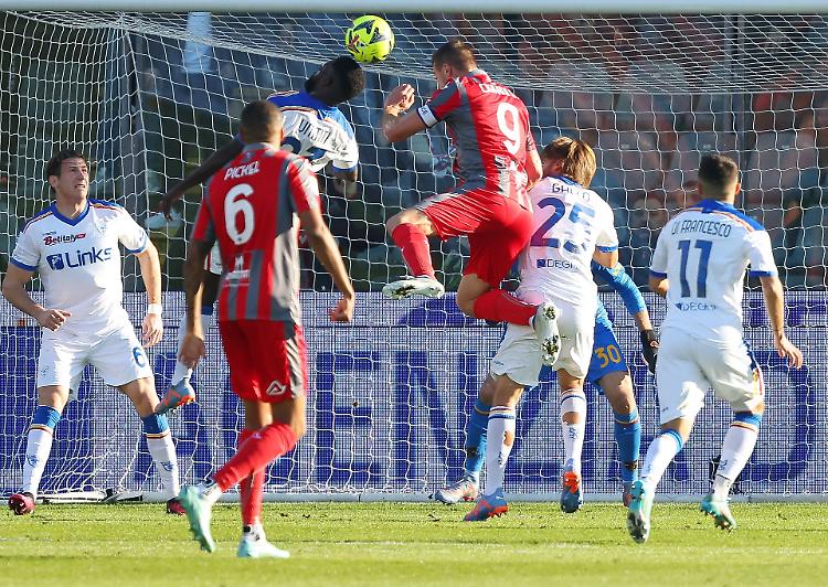 Calcio, Cremonese-Lecce in diretta dalle 15.00