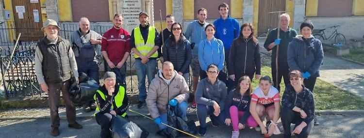 Mattinata ecologica, paese pulito grazie ai volontari