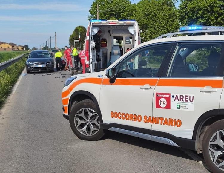 Incidente auto-moto, scooterista 33enne stabile
