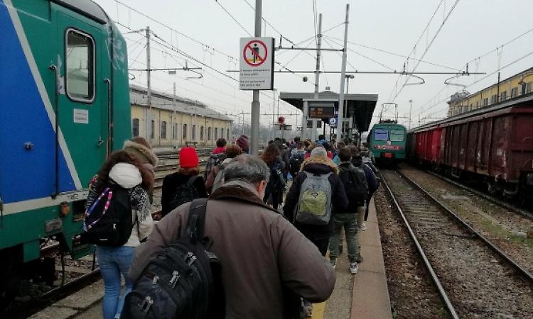 Castelvetro, guasto di un treno Tper. Mattinata di passione per i pendolari