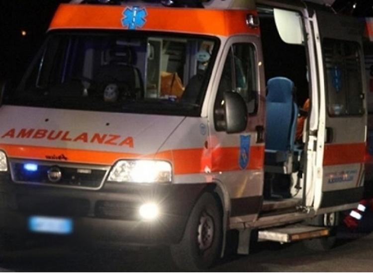 Auto si ribalta sul ponte del Serio: paura per una 31enne