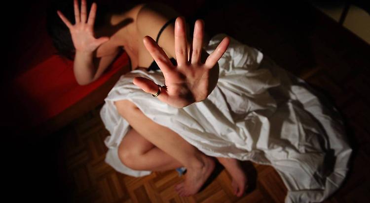 Va in caserma per informazioni, ma i Cc scoprono i suoi precedenti e finisce in manette