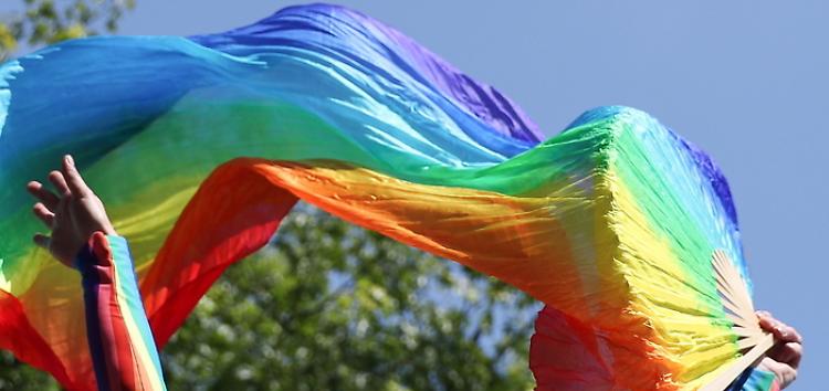 Gi&agrave; in migliaia in piazza a Roma per il Pride delle polemiche