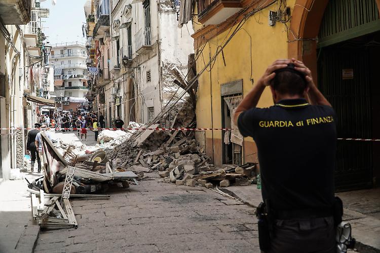 Palazzina crollata: al momento il bilancio è di tre feriti