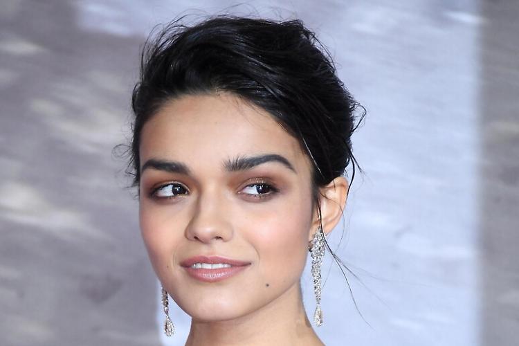 Biancaneve senza principe e 7 nani, bufera sul nuovo film Disney 