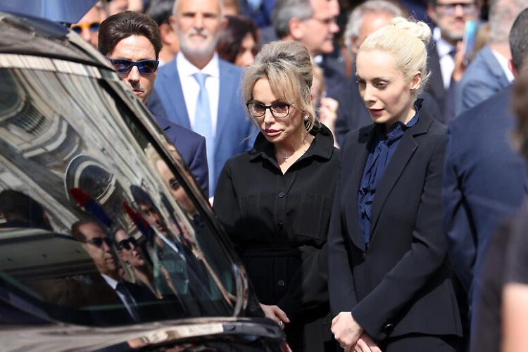 Marina Berlusconi: mio padre perseguitato anche da morto 