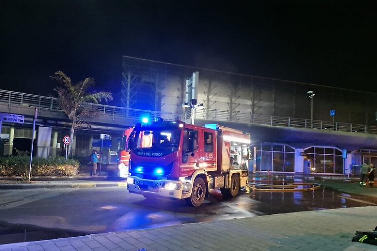 Incendio nell'aeroporto di Catania spento dai pompieri 