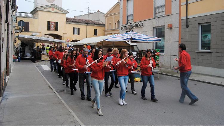 In classe nonostante il patrono, &egrave; polemica