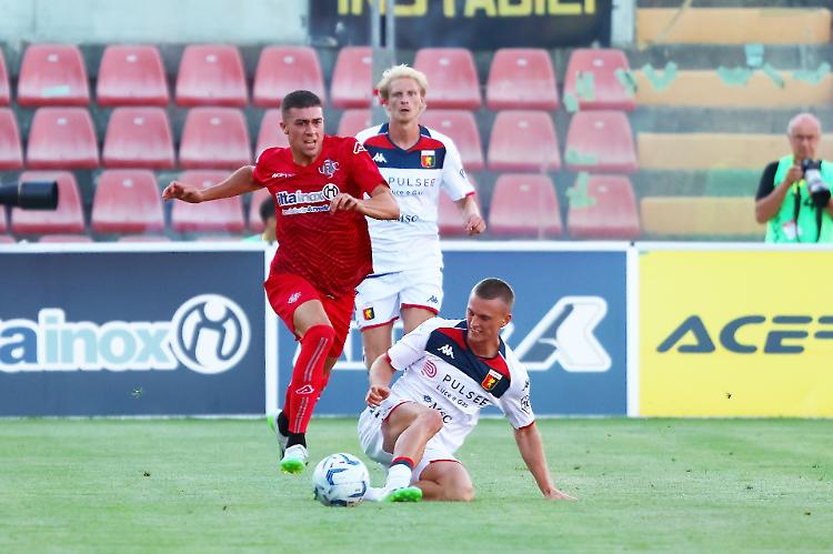 La Cremonese piace ma manca il gol. Con il Genoa è pari