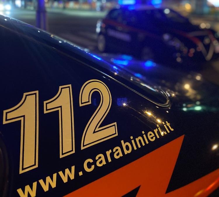 Su di giri nel locale, crea scompiglio e insulta i carabinieri: 38enne denunciato