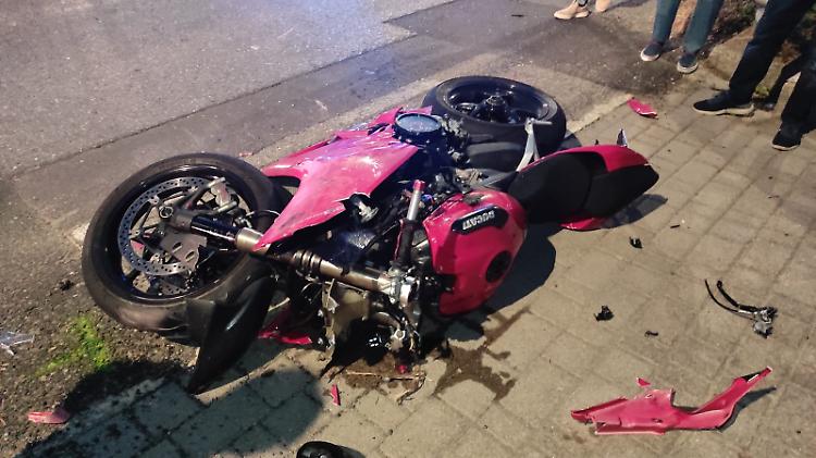Terribile incidente in moto, 34enne ferito gravemente