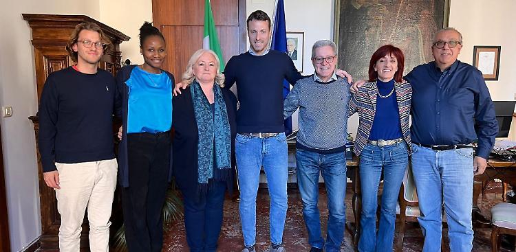 Pi&ugrave; soldi a fine mese per il sindaco e gli assessori