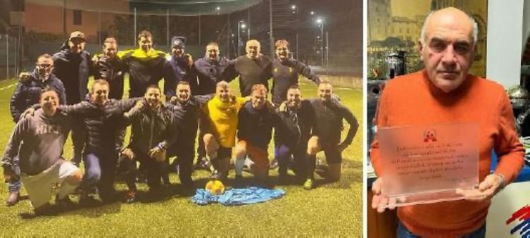 I 'vecchi' Esordienti premiano il loro mister