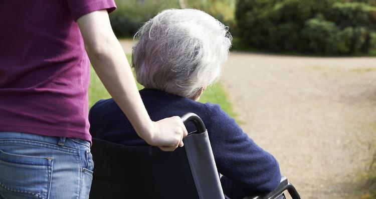 Eredità contesa, la badante e il marito condannati a 3 anni e 500 euro di multa