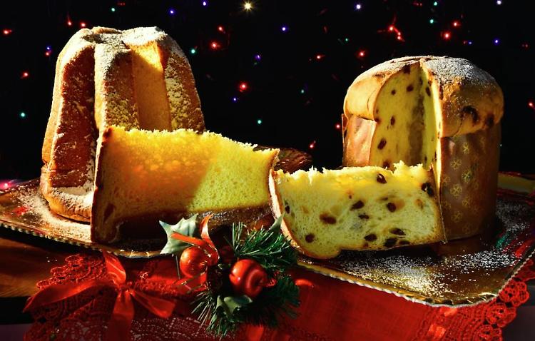 Natale: panettone e pandoro se la giocano alla pari
