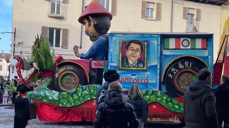 Parte la settimana del Carnevale: i carri belli al limite della perfezione