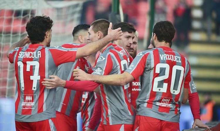 Cremonese-Reggiana: le formazioni in campo