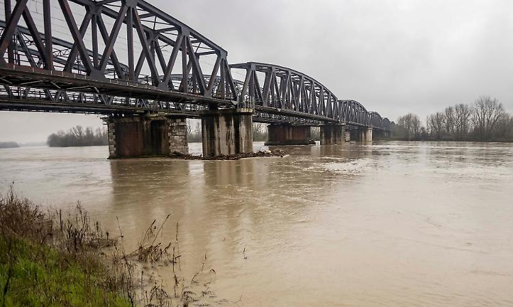 Il fiume Po torna a ruggire: livello sopra lo zero idrometrico