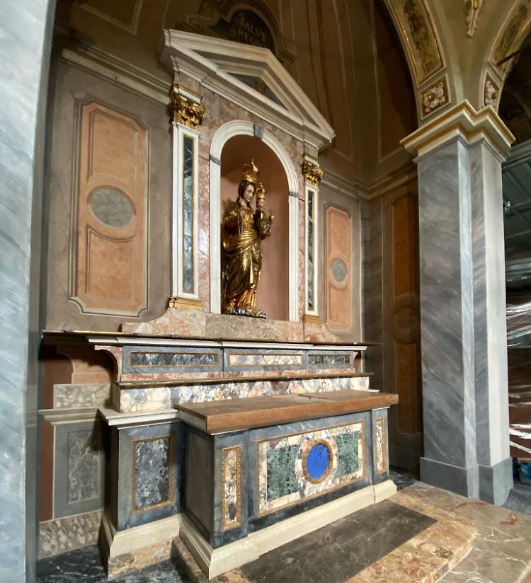 Antichi affreschi riemergono  dai restauri