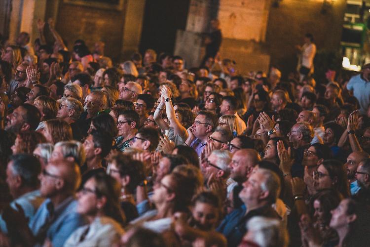 Fatboy Slim aL Tanta Robba Festival Live sotto il Torrazzo