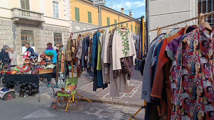 Mercato dell'Angelo, folla in città